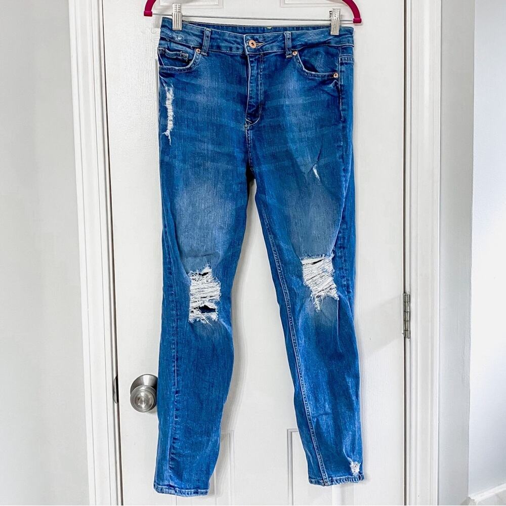 DIVIDED • Distressed Skinny Jeans Medium Wash Denim